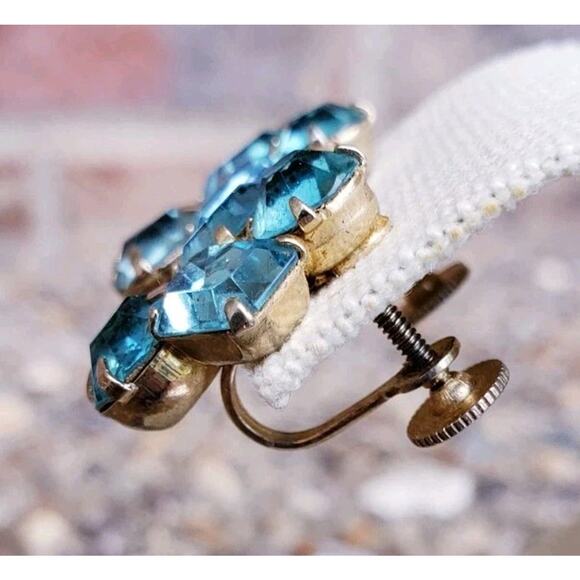 Vintage Baby Blue Rhinestone Coro Gold Tone Screw Back Earrings - Picture 7 of 9